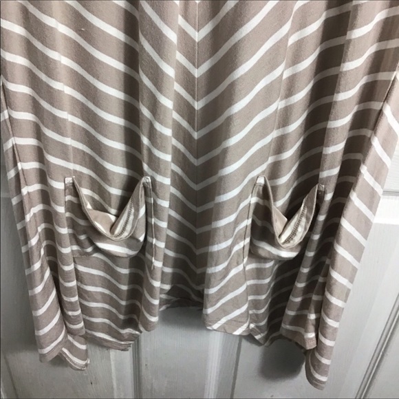 3/25$🌈 Premise Tan White Chevron Tunic Top NWT - Picture 4 of 5